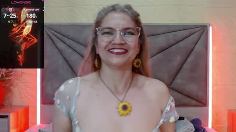 Esmeralda .INDEPENDENT MODEL online Monday to Saturday 3 pm Chicago online show from May 2026 03:23:01 AM
