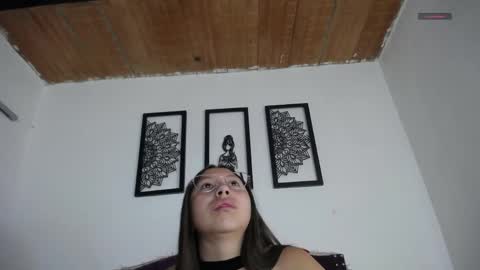 Esmeralda online show from April 2026 12:17:02 PM