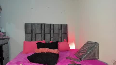 Perla online show from April 2026 04:30:02 AM