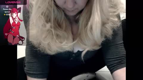 Snapshot of esra4u chatting on October 2025 06:28:02 PM Esra online show from October 2025 06:28:02 PM