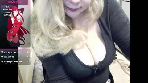 Snapshot of esra4u chatting on November 2025 06:37:02 AM Esra online show from November 2025 06:37:02 AM