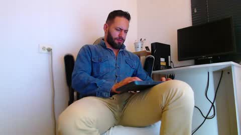 esteban online show from April 2026 03:23:01 PM