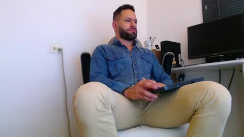 esteban online show from April 2026 06:10:01 PM