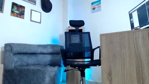 Esteban Fernandez online show from April 2026 05:04:02 AM