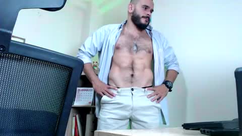 Esteban Fernandez online show from June 2026 05:17:02 AM