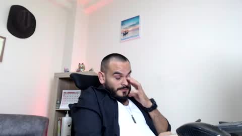 Esteban Fernandez online show from June 2026 08:30:02 AM