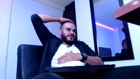 Esteban Fernandez online show from August 2026 07:18:01 AM