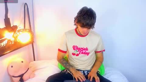 Esteban independent model online show from September 2025 10:49:02 AM