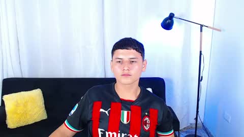 estebancum18 online show from June 2026 02:33:01 PM