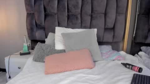 estefania__gomez online show from February 2025 12:43:01 AM