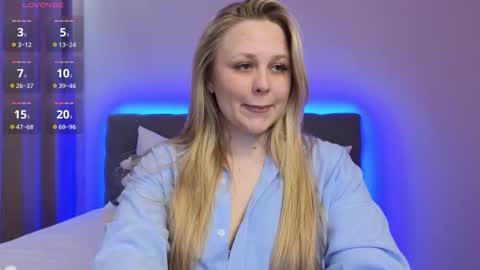 Estella online show from October 2025 01:57:02 PM