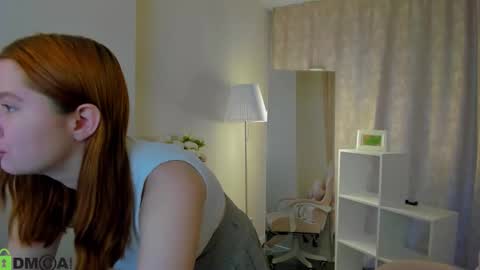 Ester online show from September 2025 12:54:02 AM