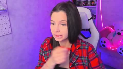 Ester online show from January 2025 03:01:01 AM