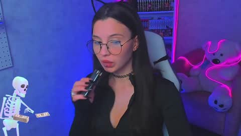 Ester online show from January 2025 09:44:02 PM