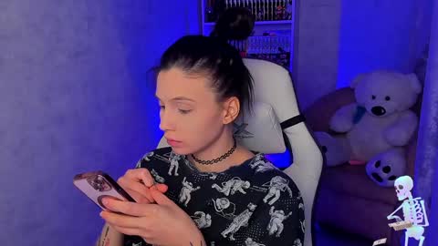 Ester online show from February 2025 11:49:01 PM