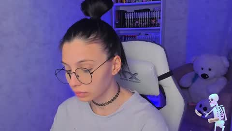 Ester online show from February 2025 02:40:01 AM