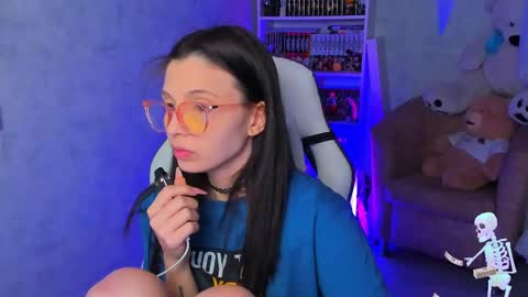 Ester online show from March 2025 01:14:02 AM