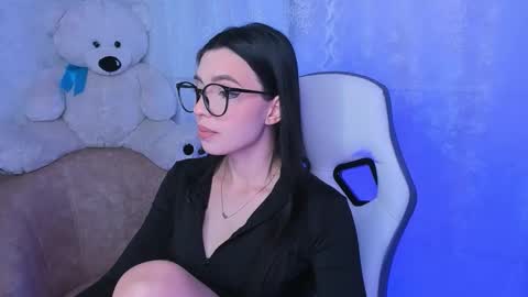 Ester online show from October 2025 10:40:01 PM