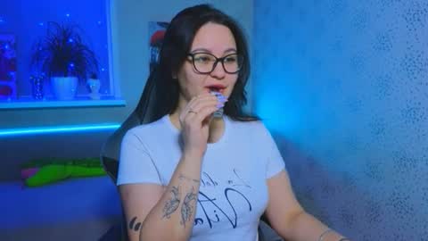 EsterPlayful online show from November 2025 11:27:01 AM