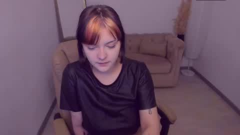 Snapshot of estertwilight chatting on May 2026 04:15:01 PM Ester online show from May 2026 04:15:01 PM