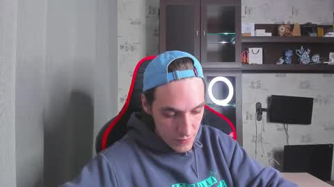 Snapshot of esthetics_boys chatting on October 2025 06:20:01 PM LOUIS online show from October 2025 06:20:01 PM