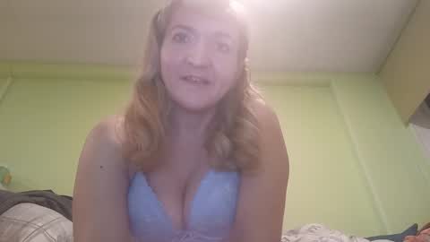 Snapshot of estrellawalters chatting on December 2024 05:44:01 PM estrellawalters online show from December 2024 05:44:01 PM