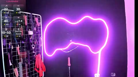 Cloe and Megan online show from November 2025 07:18:02 PM