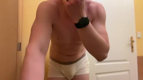 Snapshot of etat_on chatting on July 2026 11:04:02 PM Tom online show from July 2026 11:04:02 PM