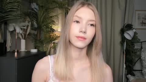 Natalie online show from October 2025 05:40:01 AM