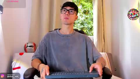Snapshot of etham_wolf1 chatting on June 2026 05:47:01 PM etham_wolf1 online show from June 2026 05:47:01 PM