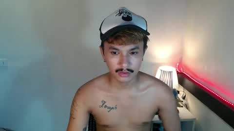 Snapshot of ethan_uwuxx chatting on June 2026 05:11:01 AM DAVE online show from June 2026 05:11:01 AM