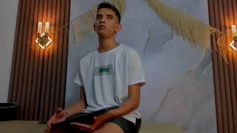 ethanhot_os online show from April 2026 07:08:02 PM