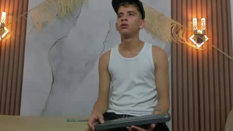ethanhot_os online show from April 2026 07:09:01 PM