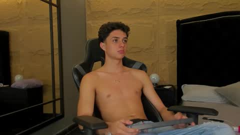 ethanlowell online show from October 2025 05:59:01 AM