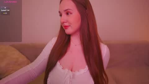 Snapshot of ettennayt chatting on October 2025 06:29:02 PM Hello I am AliseNext stream - 1700 GTM1 online show from October 2025 06:29:02 PM