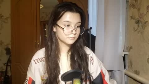 Lily 1st day online show from May 2026 03:18:01 PM