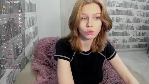 Veronica Tiia Lilith left to right online show from February 2026 04:46:01 PM