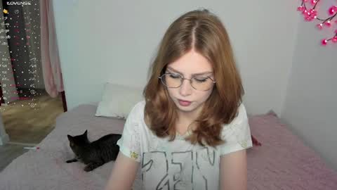 Snapshot of eumomino chatting on June 2026 05:58:02 PM Veronica Tiia Lilith left to right online show from June 2026 05:58:02 PM