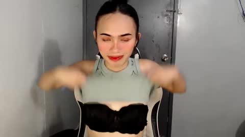 Snapshot of euniceariella21 chatting on December 2024 11:48:01 AM YELLA online show from December 2024 11:48:01 AM