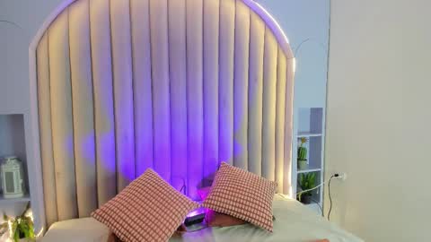 EVA DAEMON  online show from December 2025 11:41:02 AM