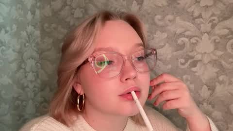 Snapshot of eva_kittenn chatting on September 2025 04:11:02 AM eva_kittenn online show from September 2025 04:11:02 AM