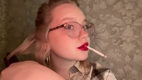 Snapshot of eva_kittenn chatting on September 2025 08:10:01 PM eva_kittenn online show from September 2025 08:10:01 PM