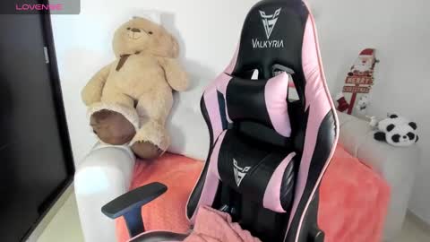 Eva   online show from December 2024 03:41:01 AM