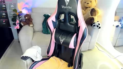 Eva   online show from October 2025 01:31:02 AM