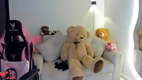 Eva   online show from March 2026 04:49:01 AM