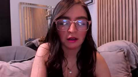 Angelinne online show from October 2025 03:40:01 AM