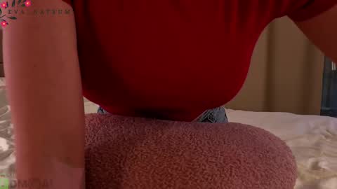 Snapshot of eva_natsumi chatting on June 2026 07:02:02 PM Eva online show from June 2026 07:02:02 PM