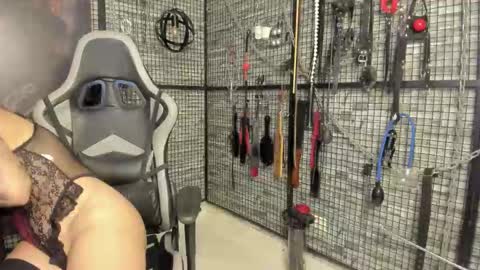 EVA INDEPENDENT MODEL online show from March 2026 10:35:01 PM