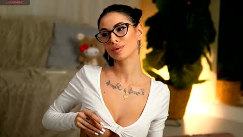 Eva  online show from January 2026 05:11:02 AM