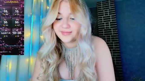 Eva  online show from December 2025 04:33:02 AM